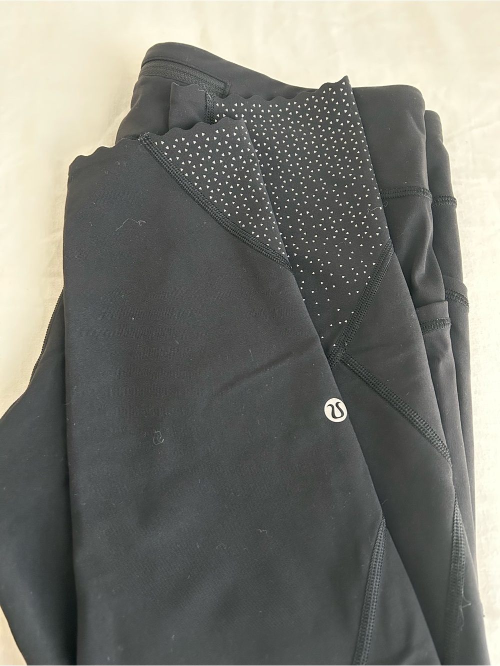 Lululemon Fast and Free crop/7⁄8 leggings in classic black.